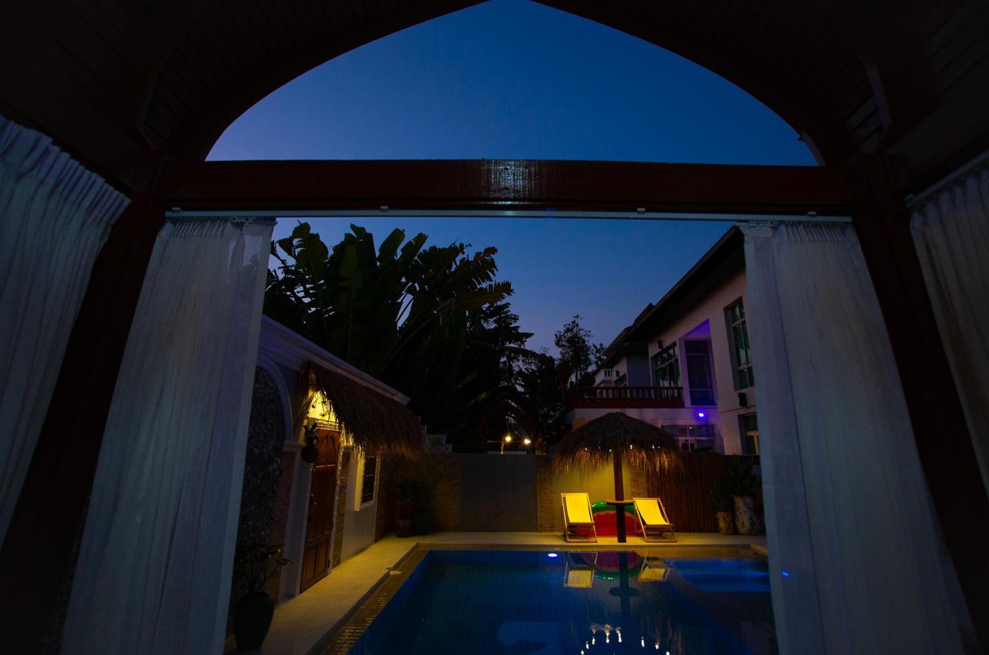 Nagawari Art Maldives Pattaya Villa Na Chom Thian Extérieur photo